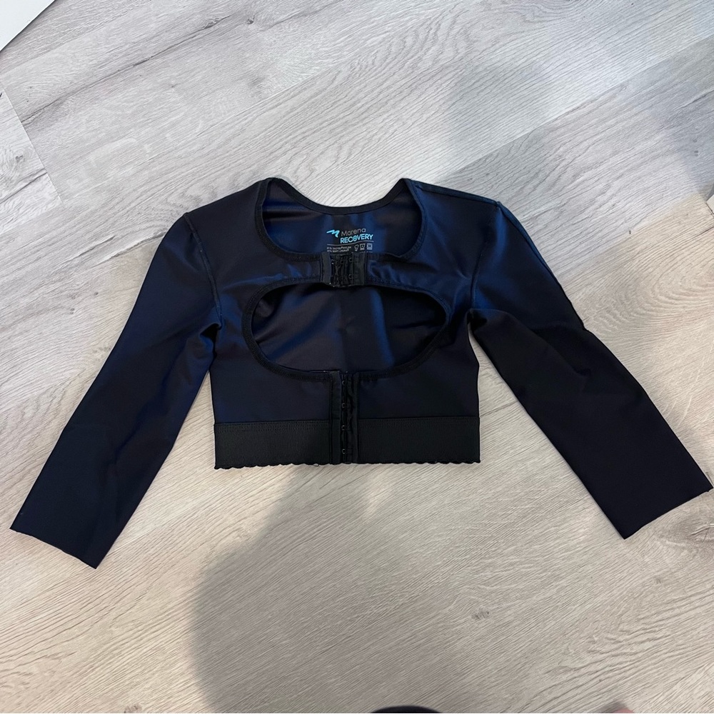 Marena recovery top